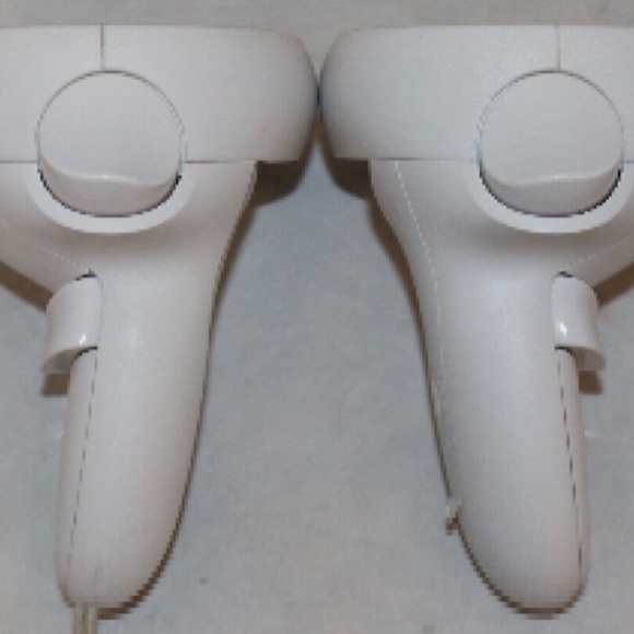 Meta Oculus Quest 2 With Controllers - Picture 10 of 14